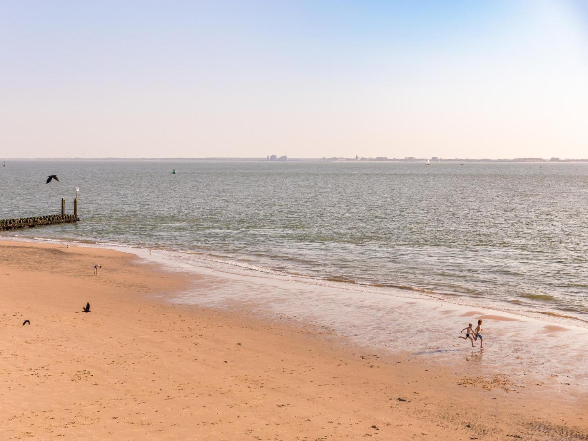 Luxurious With 3 Bathrooms, Only 200 M From The * Vlissingen
