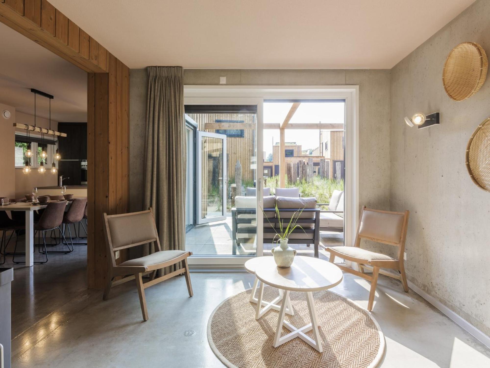 Luxurious With 3 Bathrooms, Only 200 M From The Vakantiehuis