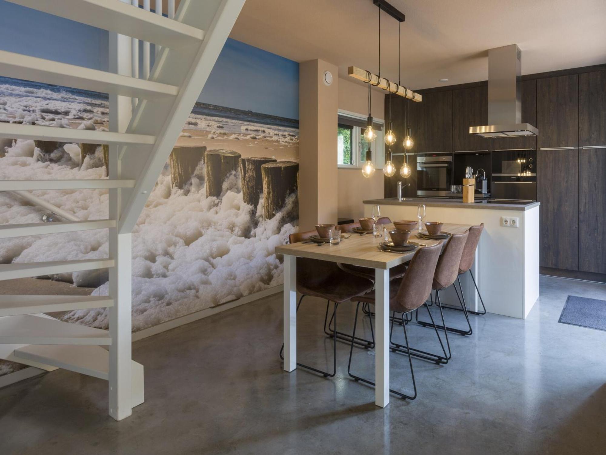 Luxurious With 3 Bathrooms, Only 200 M From The Vlissingen